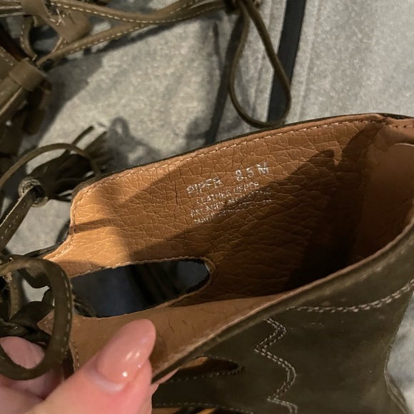 Steve Madden Booty Heels 🍁 - Picture 7 of 9